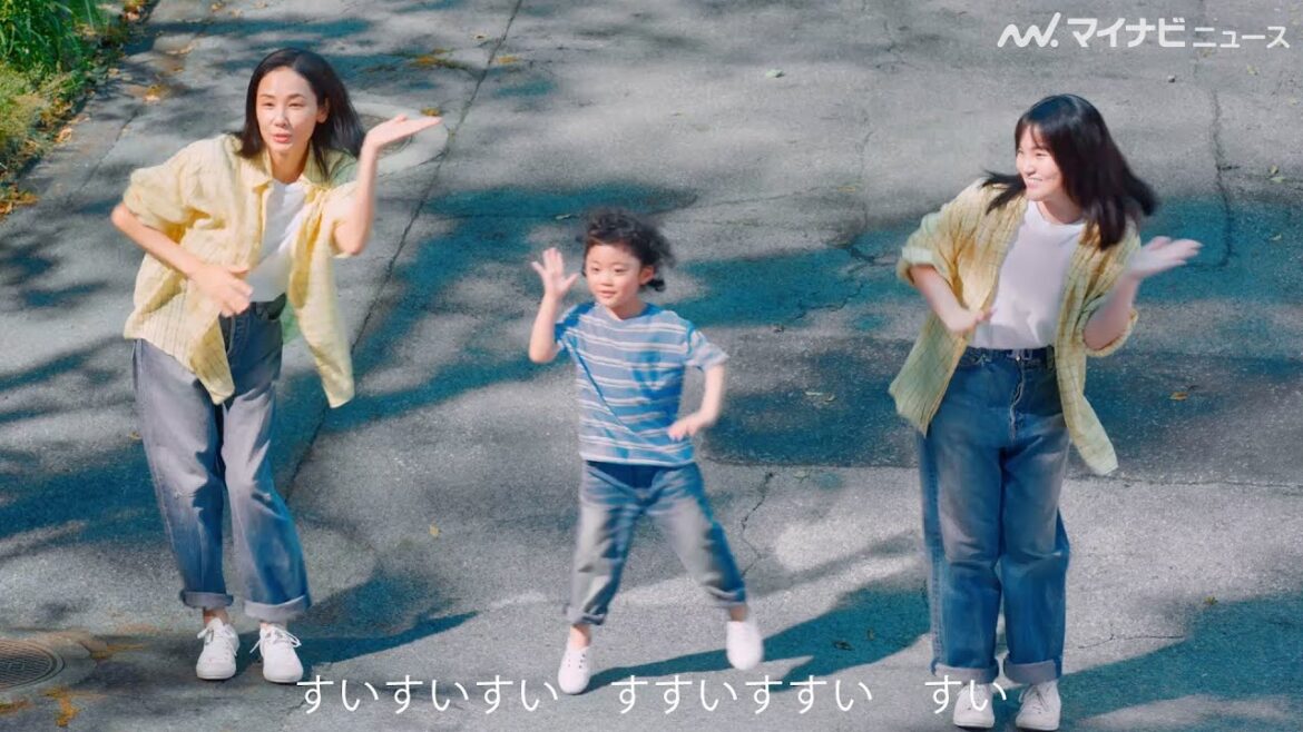 吉田羊&鈴木梨央、村田みゆの歌とダンスにメロメロ!CM楽曲を歌う「打首獄門同好会」も登場 「ポカリ、のまなきゃ。」新WEBムービー公開