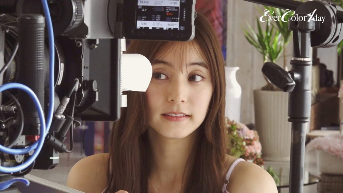 新木優子、新TVCMメイキング&インタビュー アイセイ「エバーカラーワンデー」新TVCM 「瞳、全方位カワイイ」篇