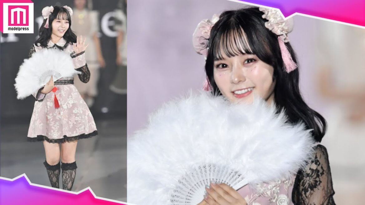 =LOVE齊藤なぎさ、ミニスカチャイナ姿が可愛すぎる!😍明日カノ”ゆあてゃ”で人気沸騰【関西コレクション 2022 A/W】