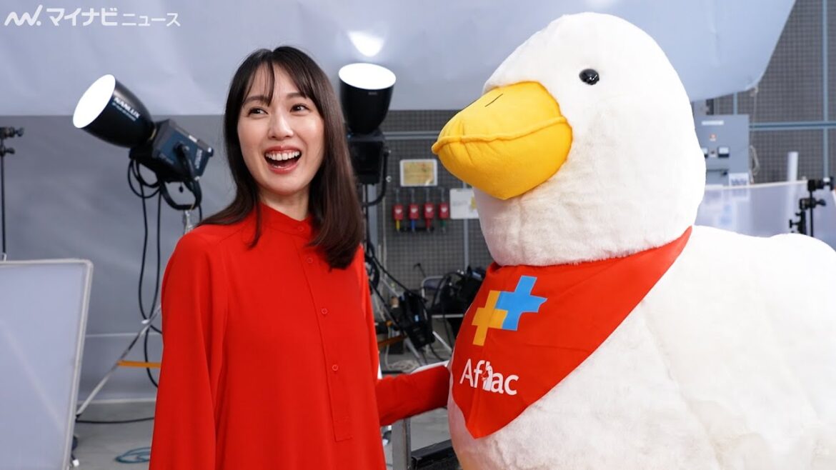 戸田恵梨香、“巨大ダック”のお持ち帰りをリクエスト?スタッフの気遣いに感動 アフラック新CM&メイキング公開