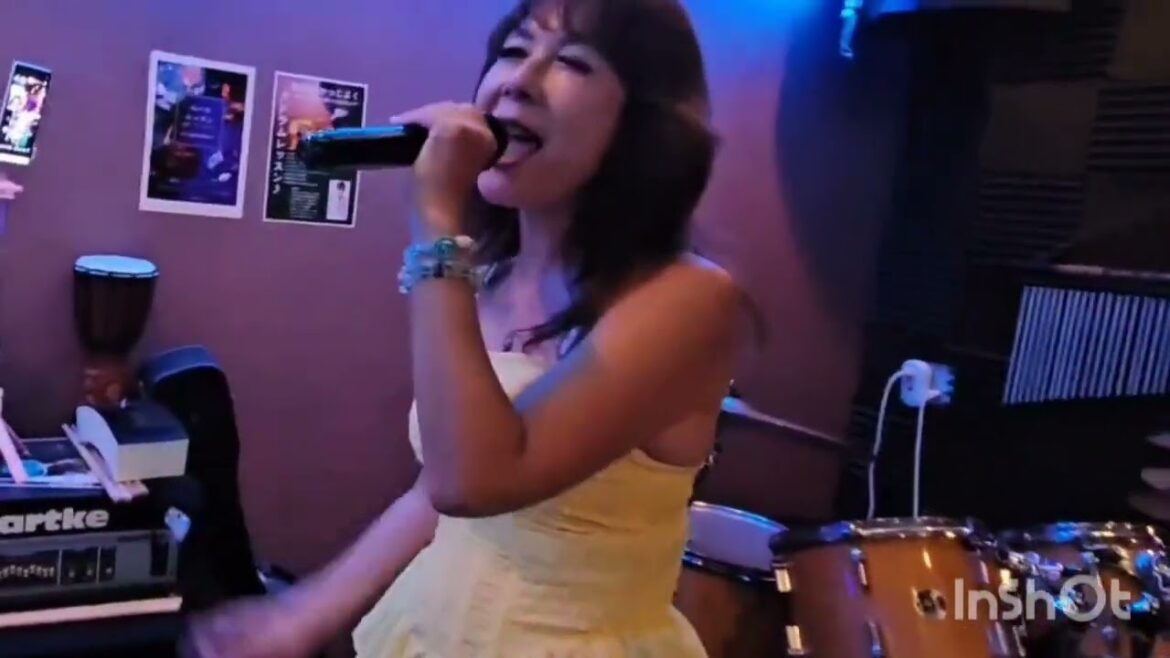 「まっ赤な女の子」小泉今日子Cover✨昭和アイドル夏うたライブ💙ブルーローズれいら☆💙