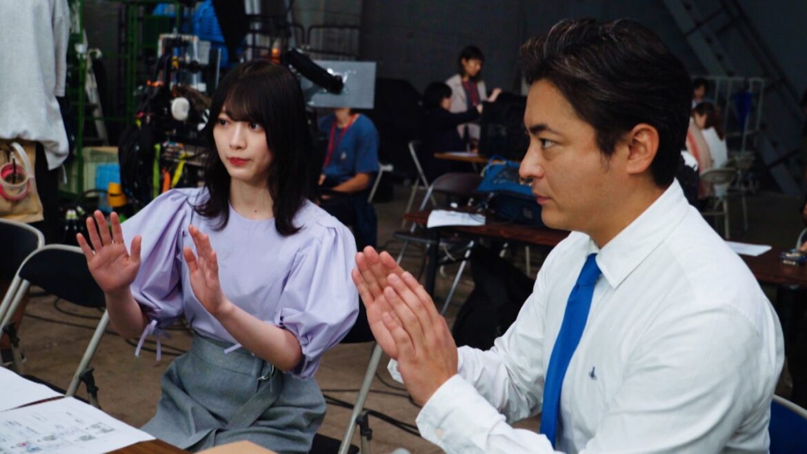 櫻坂46・森田ひかる、山田孝之の背後から横浜流星に催眠をかける!?メイキングでは直接指導を受ける姿も イオンゴールドカード・AEON Pay新CM「ゴールドカード」篇「イオンペイ」篇