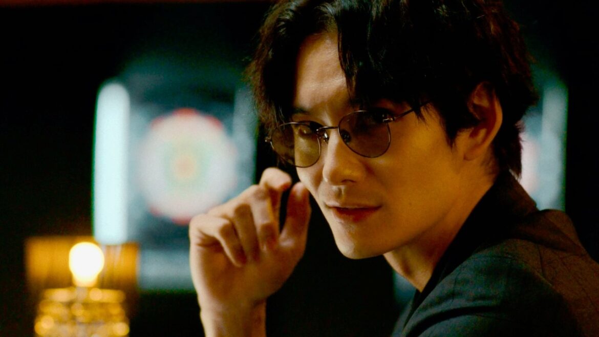 内野聖陽×岡田将生、詐欺師の騙し合い!川栄李奈、森川葵出演/映画『アングリースクワッド 公務員と7人の詐欺師』特報