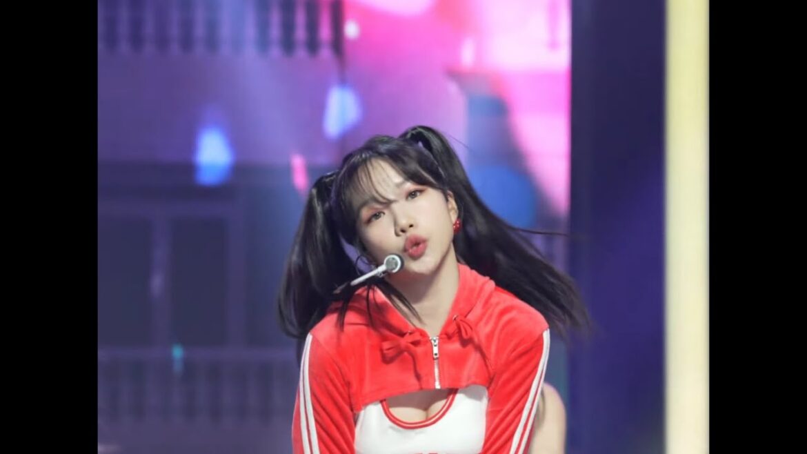 【アイズワン】ピチTチョユリ【IZONE】JOYURI 입는 타입의 조유리 A type of YURI that makes you look skinny.