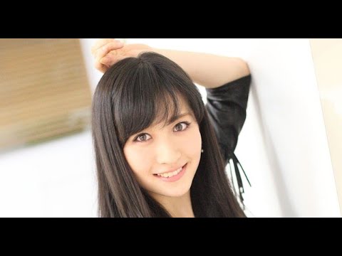 B1- 横山ルリカ、超ミニスカで“太もも美脚”全開「麗しすぎる」「女神様にしか見えません」