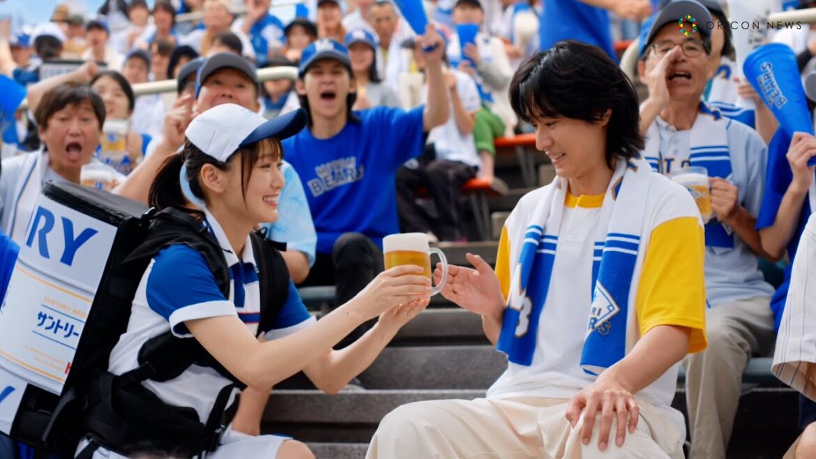 菅井友香、“ビールの売り子”経験活かしキュートに提供! 山﨑賢人と「サントリー生ビール」CM共演