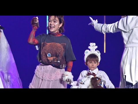 B1- 【TGC2024A/W】村重杏奈&17歳下弟・匠真くん、ハロウィンファッションで手つなぎ&ハグ