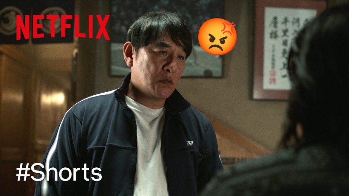 ピエール瀧 – 親方の必殺技「頭突き」炸裂💥 | サンクチュアリ -聖域- | Netflix Japan