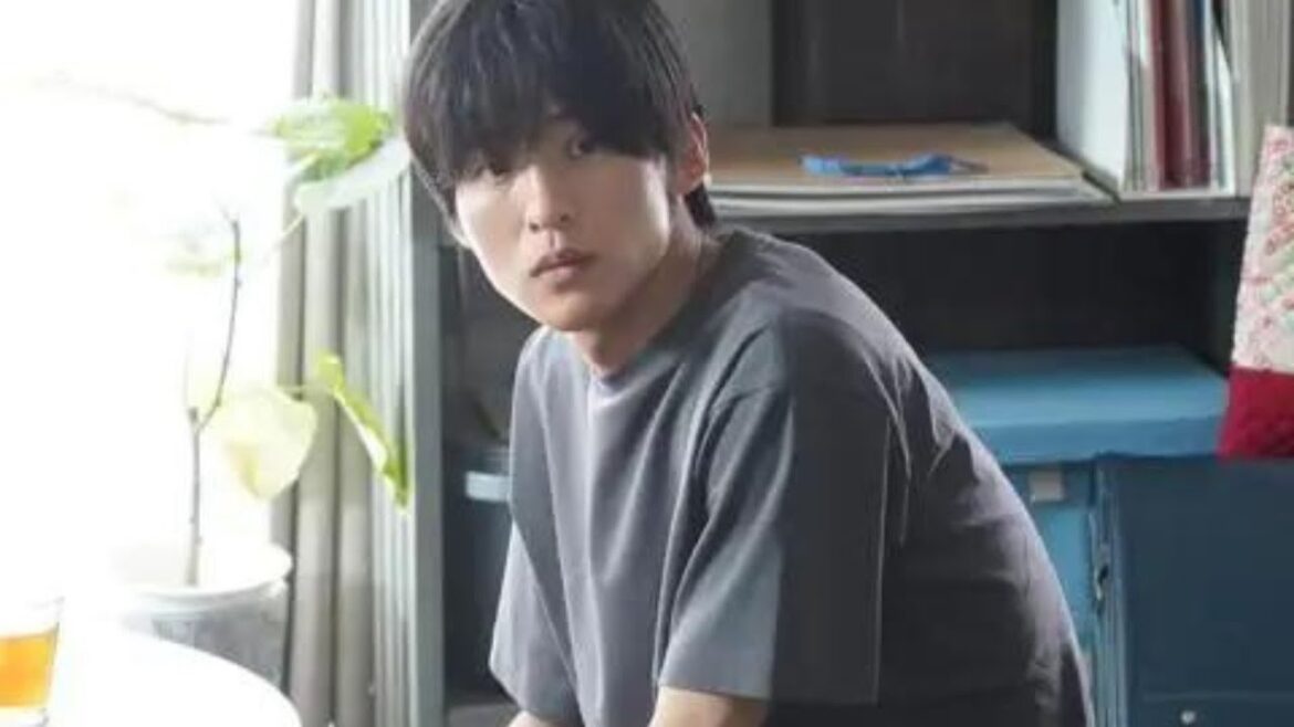 <Snow Man目黒蓮>クランクアップフォトが公開 主演連ドラ「海のはじまり」最終話が放送 娘とすれ違い、結末は?
