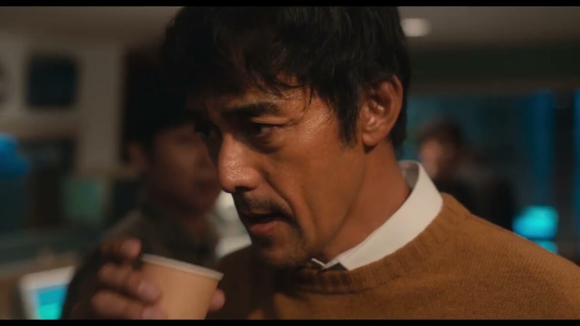 阿部寛主演、放送と事件が同時進行するリアルタイム型サスペンス・エンタテインメント『ショウタイムセブン』特報【2025年2月7日公開】