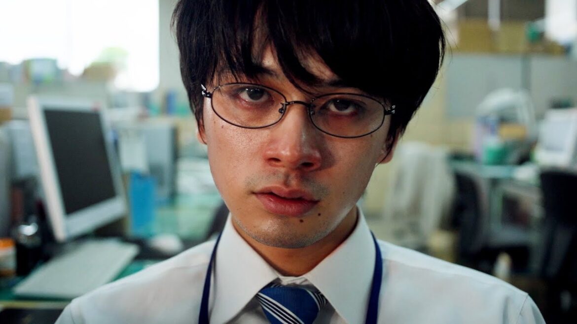 北村匠海がキラキラ感ゼロな闇堕ち公務員に!クズとワルしか出てこない世界に苛立ちと怒りが爆発! 映画『悪い夏』