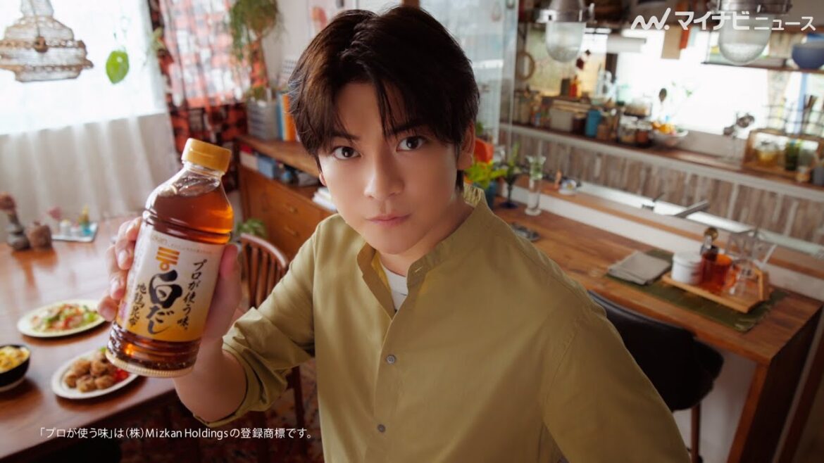 高橋文哉、目をまん丸にして驚く!フライパンをふるう姿も素敵 「ミツカン白だし」新CM 公開