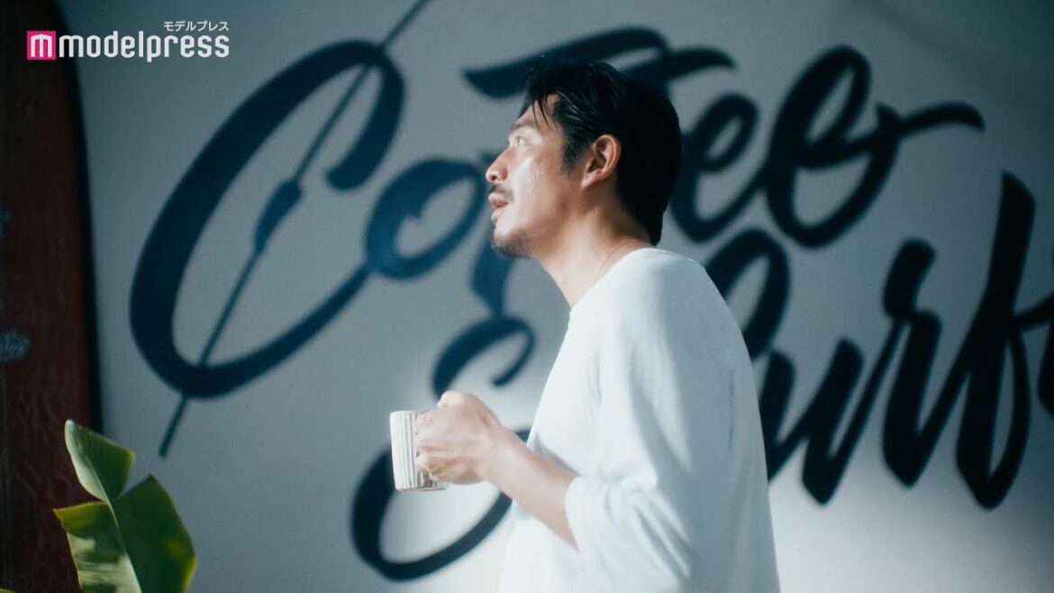 坂口憲二、コーヒーを淹れながらCMソングを歌う!広末涼子、トータス松本も出演 EDWIN 503 WEBCMプロモーション 「503 IS BLUE」+メイキング