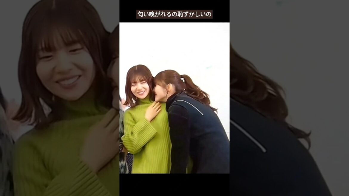 匂いを嗅がれる松田好花 【日向坂46】加藤史帆