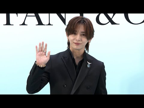 Hey! Say! JUMP 山田涼介、ティファニー点灯イベントに登場(御堂筋チャレンジ2024~ 御堂筋サテライトプレ実施 2nd~「ティファニー ホリデー 2024 」点灯イベント)