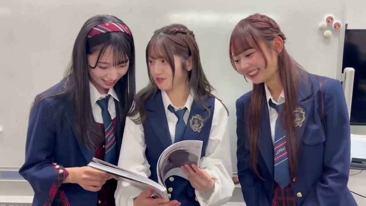 AKB48 村山彩希 山内瑞葵に大盛真歩 1st写真集を見て頂きました🌈