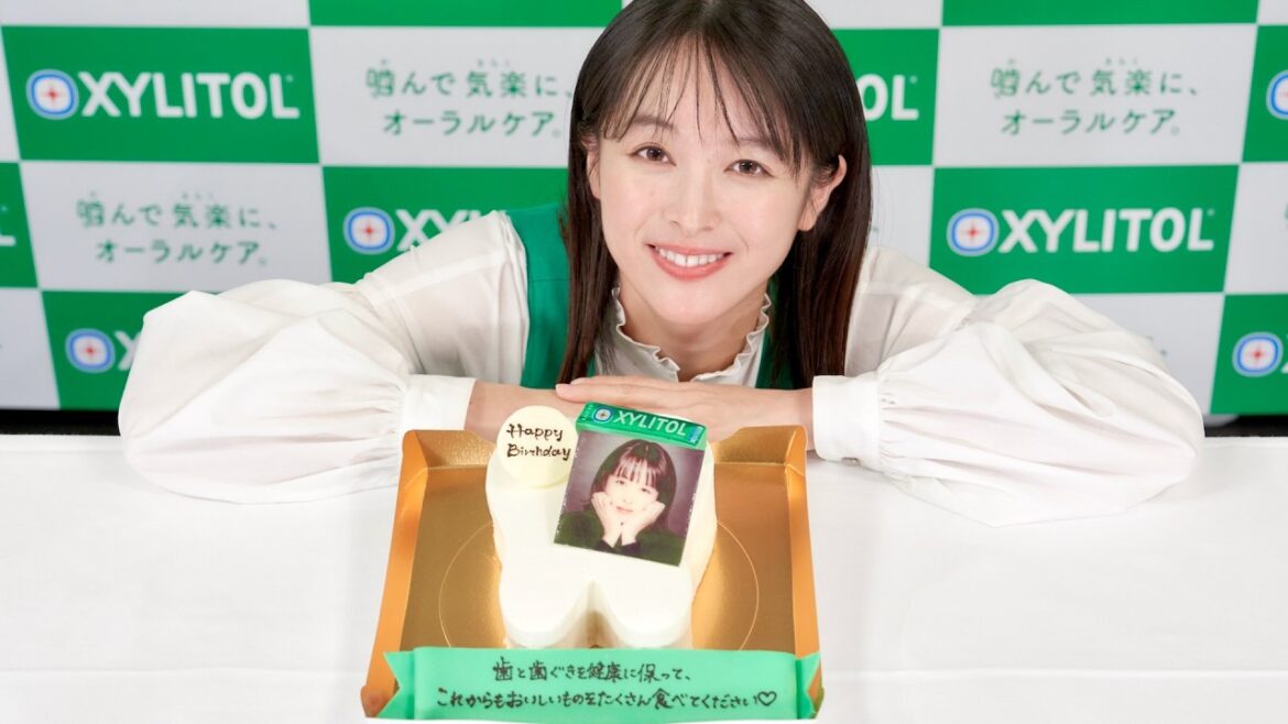 清野菜名、30歳の誕生日!歯の形のケーキで森永悠希がお祝い/ロッテ キシリトールCM+インタビュー