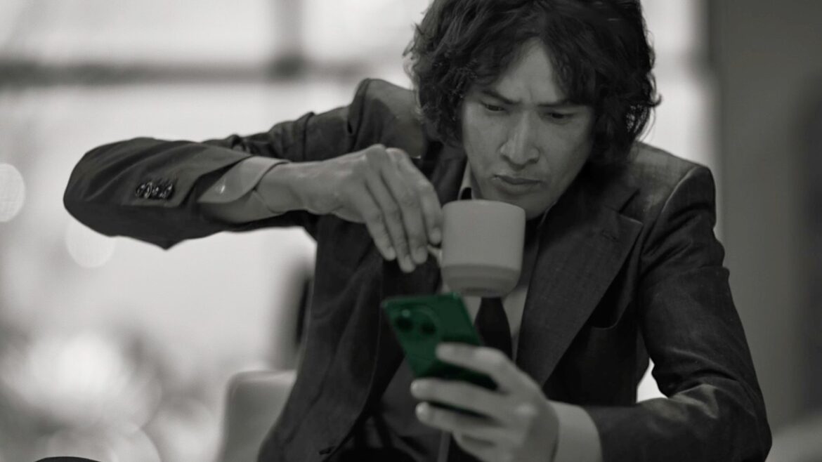 松田優作、スマホと出会う「これで映画撮れる?」/シャープ「AQUOS R9」CM