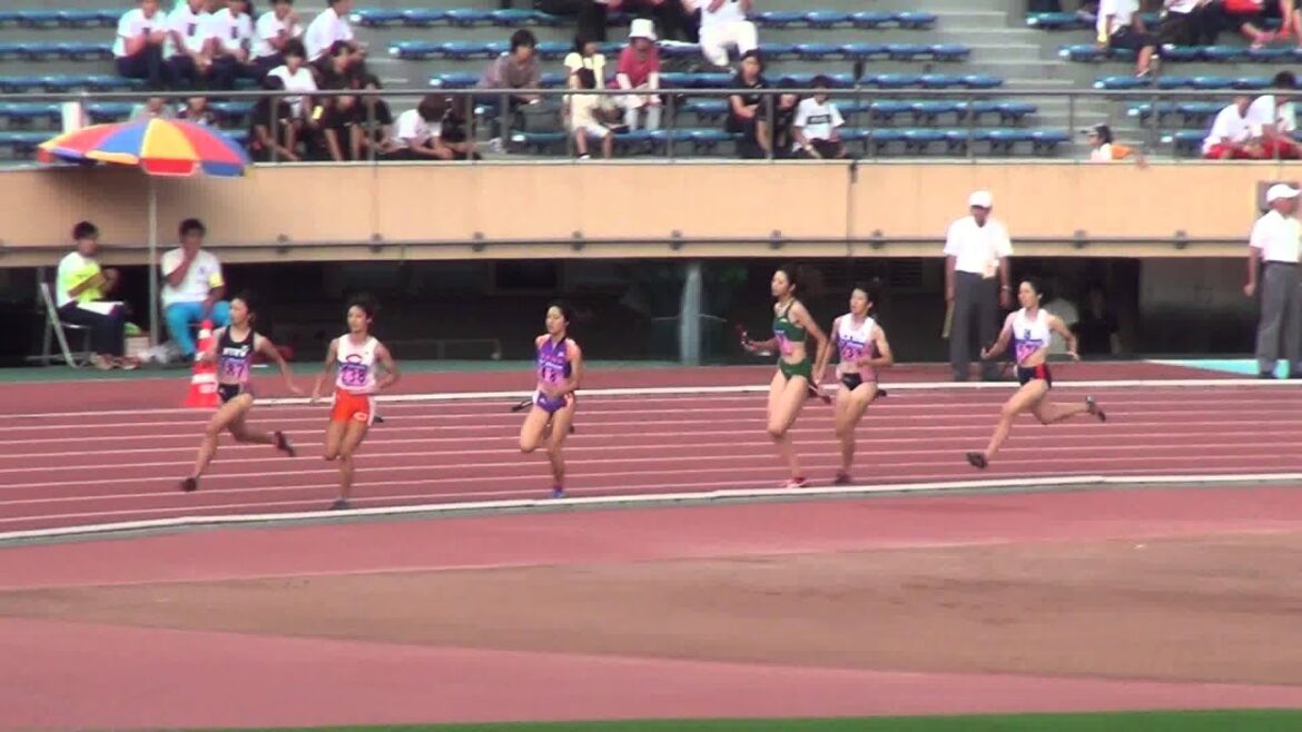 2013日本インカレ女子4×400m予選2組 青学大(畑澤 土岐 中村 鳥原)3.43.24 Aoyama Gakuin University1st