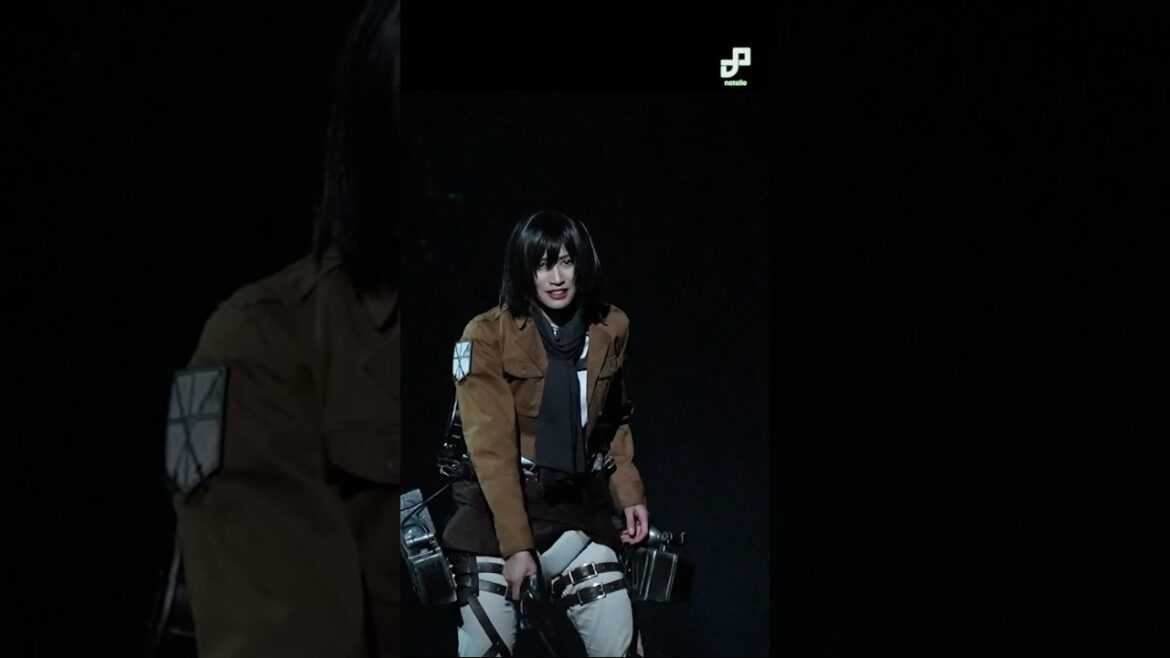 襲い来る巨人とミカサ、ミュージカル「進撃の巨人」日本凱旋公演