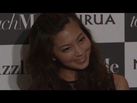 安田美沙子「結婚式は3回したい」 「touchMe」秋冬コレクション