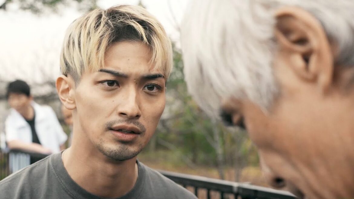横浜流星が佐藤浩市にボクシングを教えてくれと懇願/映画『春に散る』本編映像