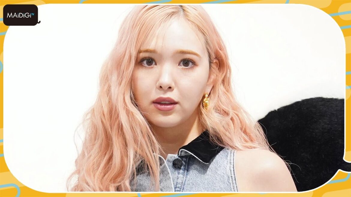 藤田ニコル、デニムのミニワンピで美脚すらり ロープソールのサンダルやバックパックでキュートに