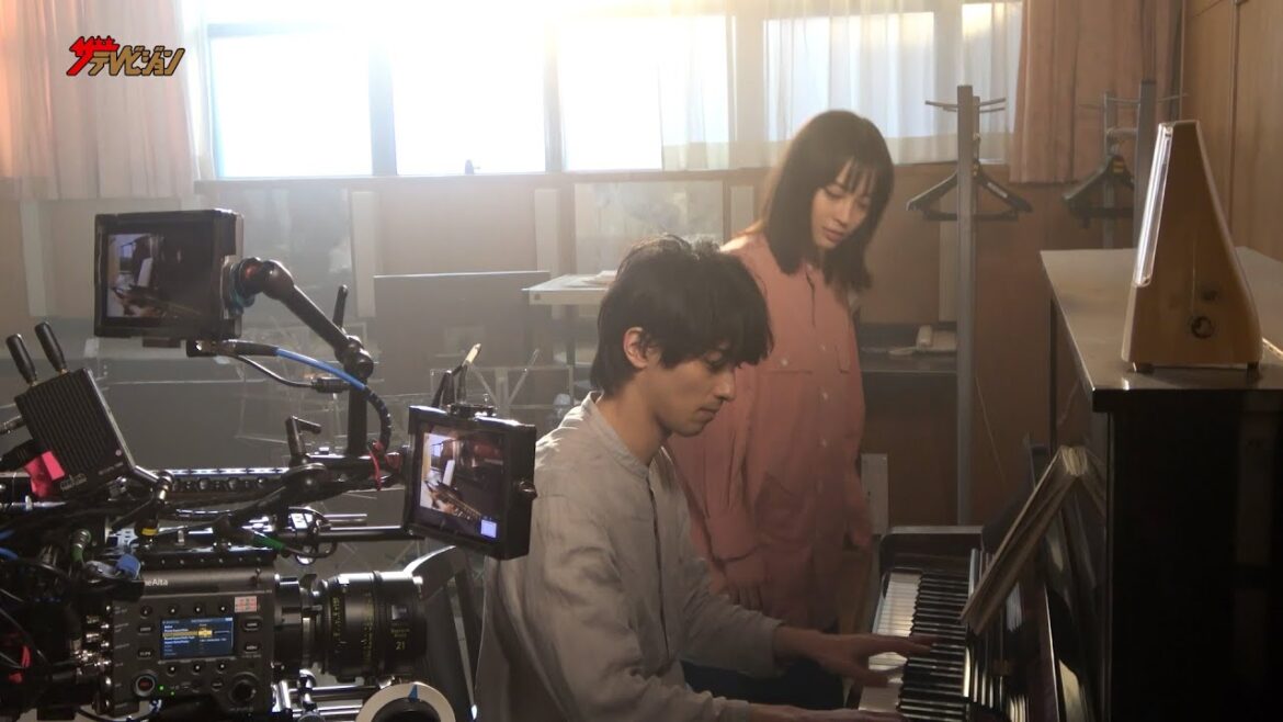 横浜流星、広瀬すずが見守る中ピアノに初挑戦!美しい音色と真剣なまなざしにキュン 映画『片思い世界』メイキング映像