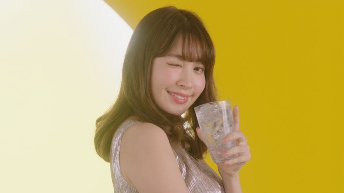小嶋陽菜、アニメ『ママレード・ボーイ』主題歌の替え歌披露 AKB48卒業後初の歌声 キリン「“皮ごこち”を飲みたい」ミュージックビデオ