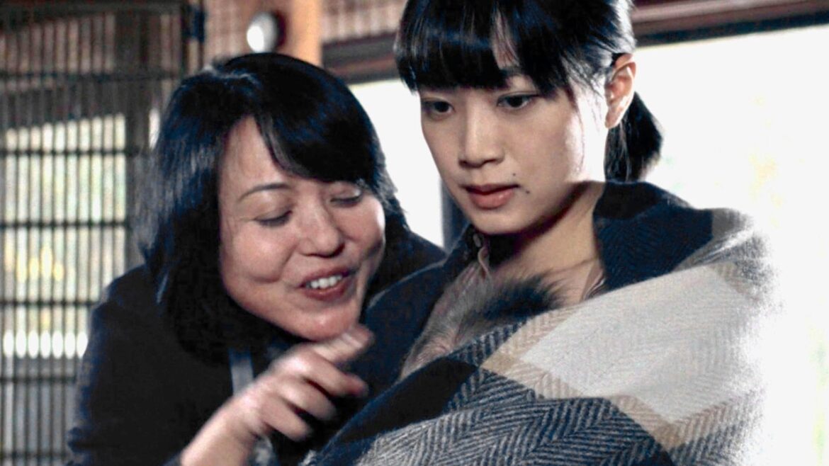 深川麻衣、男の子を出産するも村全体の祝福に違和感/映画『嗤う蟲』本編映像