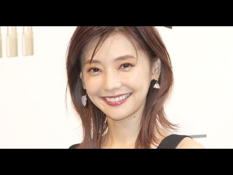 B1- 倉科カナ、弟とおそろいポーズで2ショット「けっこう前の写真」 「こんな姉貴が欲しかった」「羨ましすぎる!」と反響