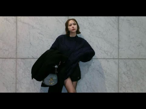 B1- 村重杏奈、“超ミニ”美脚姿で近況報告「なんか シワが 増えてきた 気がする 特に目尻」