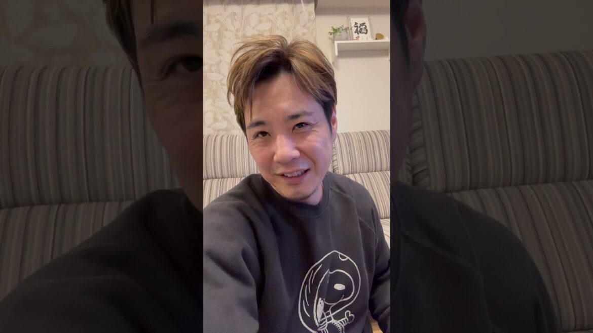 顔をプレゼントするベビ
