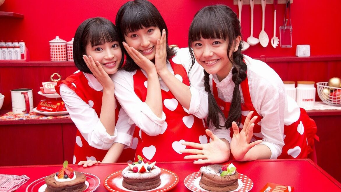広瀬すず、土屋太鳳、松井愛莉が手作りチョコに挑戦! 「ガーナミルクチョコレート」新CM