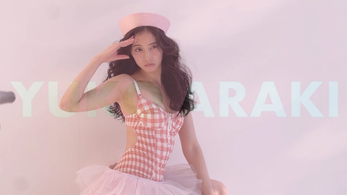 新木優子、美脚を見せて可愛く妖艶に 「ラストかわいい」テーマのカレンダー発売へ