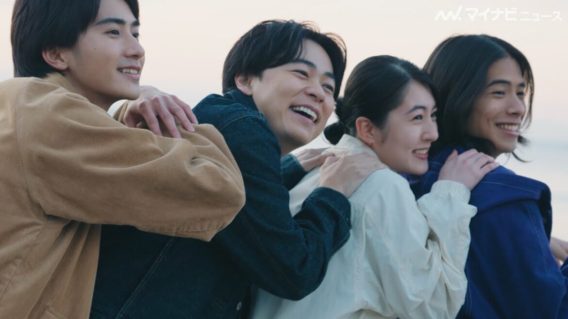 成田凌、“仲間”と海辺で無邪気にはしゃぐ!自然な表情が満載なメイキングに注目 「Galaxy S25 Ultra」新CM公開