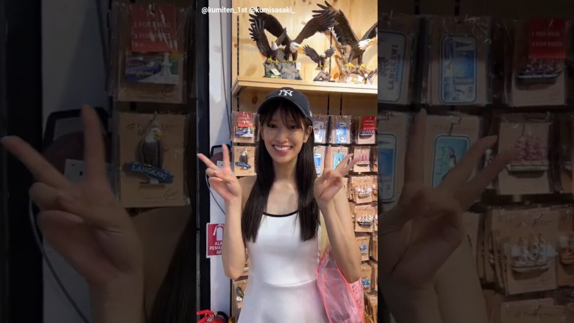 佐々木久美 写真集発売まであと23日!お土産を買ったくみてん♪1st 写真集『めくる日々』3月25日発売!