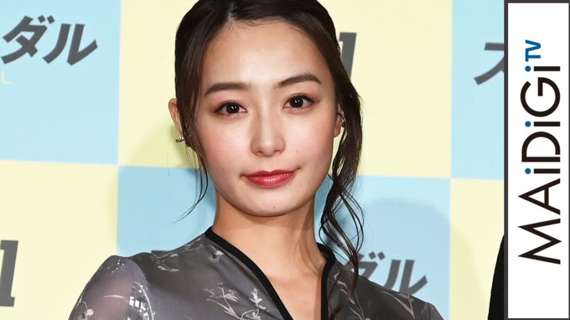 宇垣美里、花柄カシュクールワンピで美肌ちらり おでこ見せヘアでフェミニンに