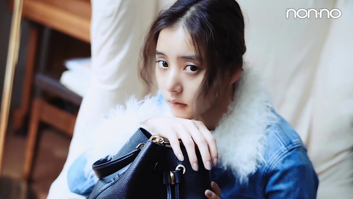 デニムに似合う憧れバッグを新木優子がナビ♡