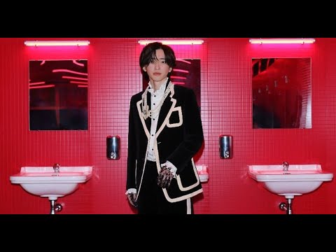 B1- なにわ男子・道枝駿佑、バレンティノ最新秋冬ファッションまとってパリに登場