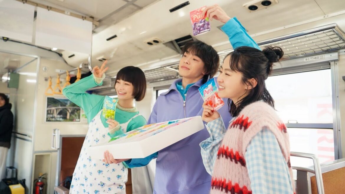 imase、サプライズ登場に伊藤万理華&見上愛が驚き! ピュレグミ新CMメイキング