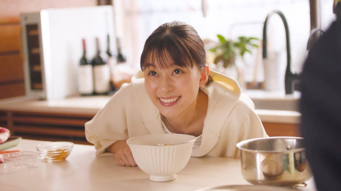 芳根京子、秘伝のオリジナルレシピを公開!「サッポロ一番」ずっと好きだったんだぜ。春の新TVCM