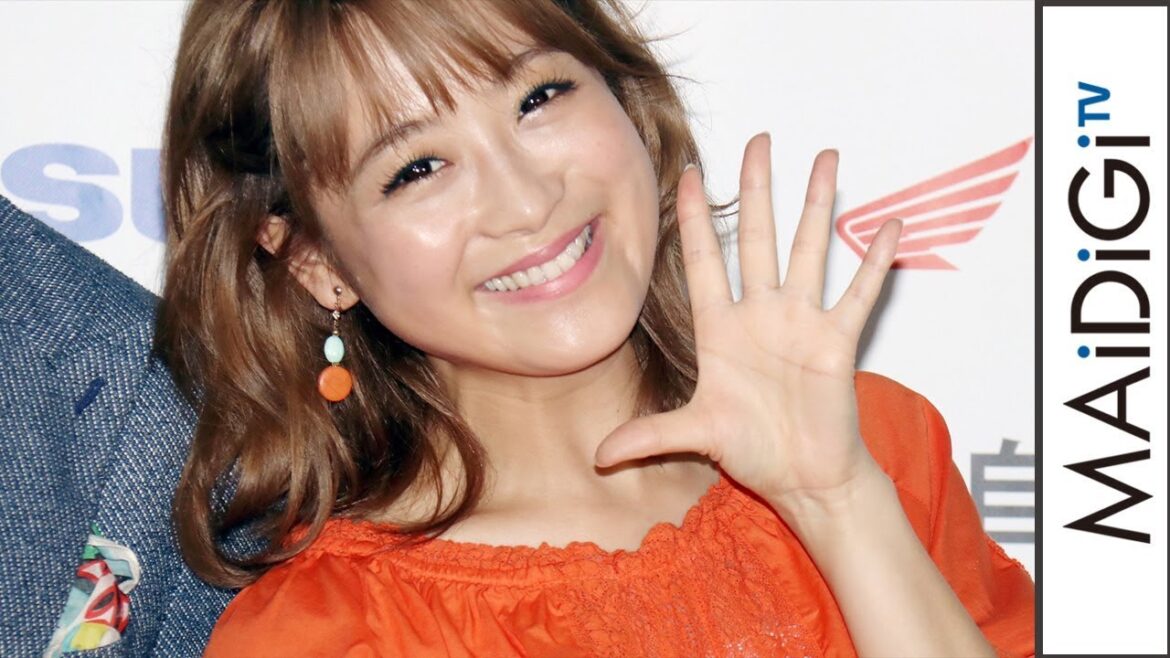 鈴木奈々、鮮やかオレンジトップス×デザインデニムで夏のカジュアルコーデ 「バイクの日 スマイル・オン 2017」トークイベント1