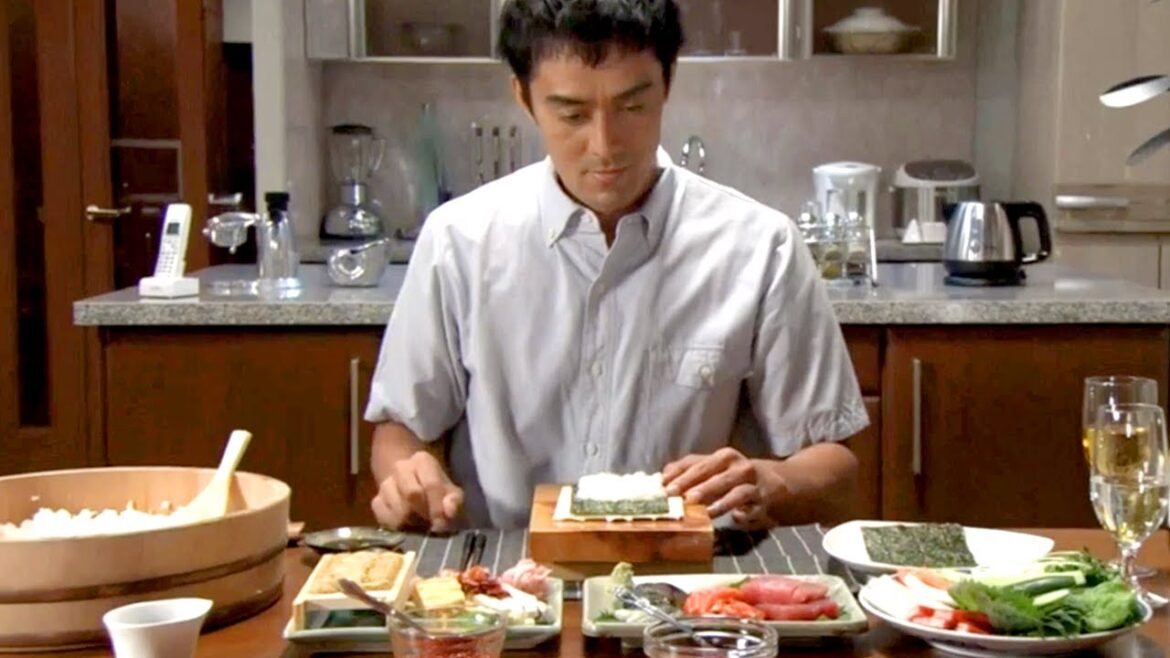 【結婚できない男】うまそうに手巻き寿司を食べる