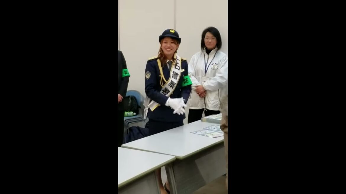 元・NMB48のメンバーで撮影当時は吉本新喜劇の研修生で自分の母校の高田高校の後輩の『福本愛菜』ちゃんが奈良県橿原市にある橿原警察署の一日警察署長を勤めているのをイオンモール橿原で見たよん。
