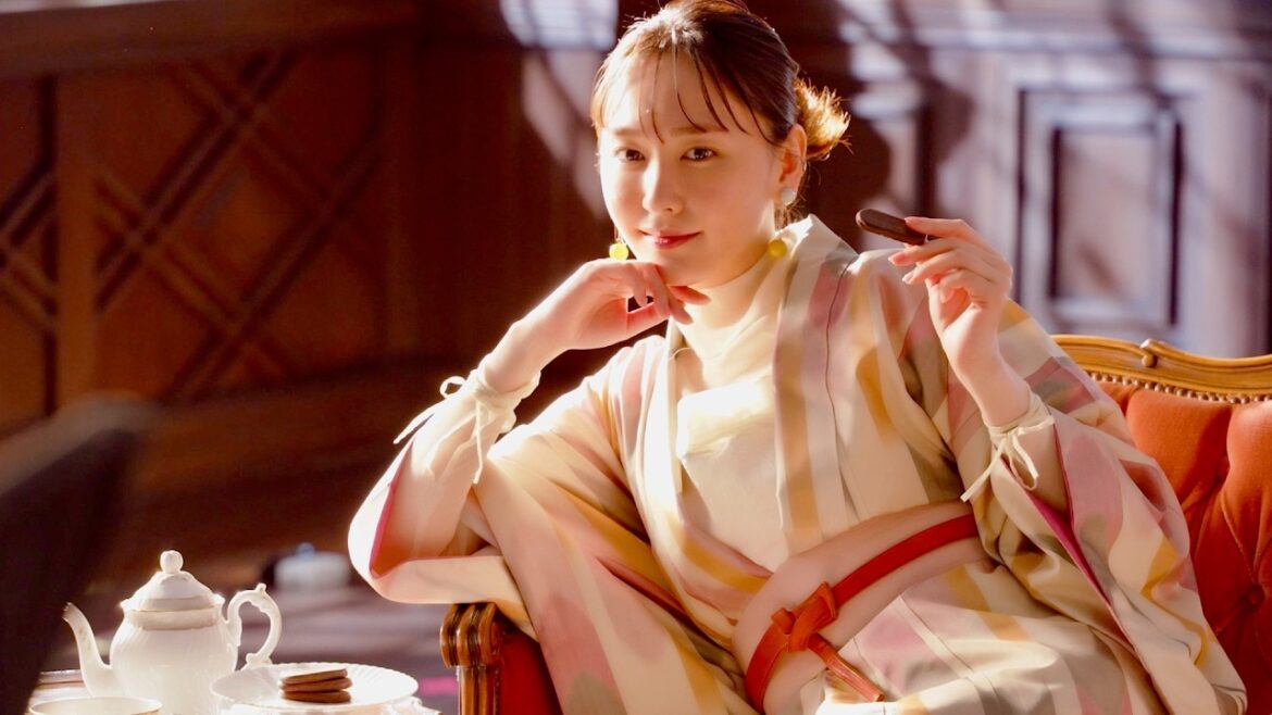 新垣結衣、大人の色香…まどろむ着物姿が美しく完璧な姿/明治 生のとき CM+メイキング+インタビュー