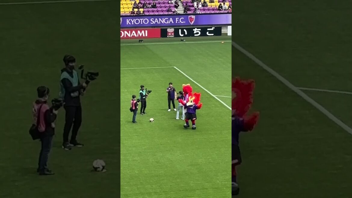 本田真凜の神始球式!京都サンガF.C.×名古屋グランパスJ1白熱バトルの火蓋を切る!【サンガスタジアム初降臨】