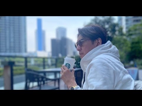 B1- 川崎麻世、スタバのテラス席で“まったり幸せタイム”ショットを公開「どんなシーンでも絵になる」「都会の麻世さんもカッコ良ー」