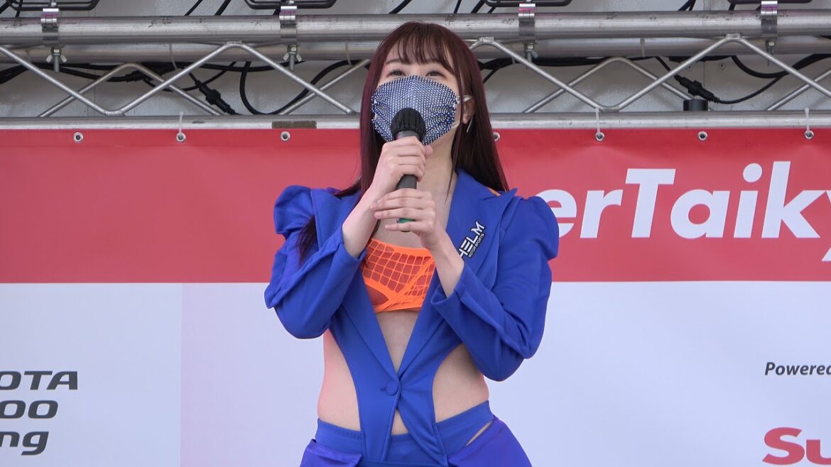 鈴乃八雲さん 白川 実以菜さん HELM MOTORSPORTS LADY S耐SUGOレースクイーンステージ