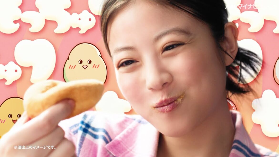 今田美桜、口に粉を付けて食べる姿がかわいい!ミスタードーナツ新CMもっちゅりん「もちもちのその先へ」篇公開